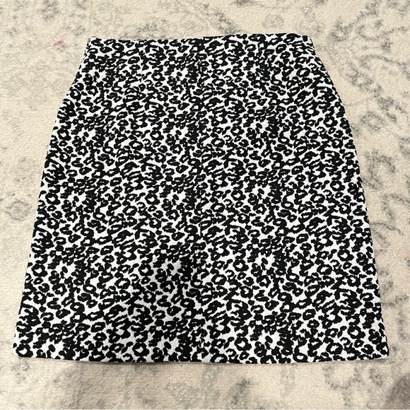 NWT Express Black and White Leopard Animal Print Mini Skirt Size XS - Picture 3 of 7